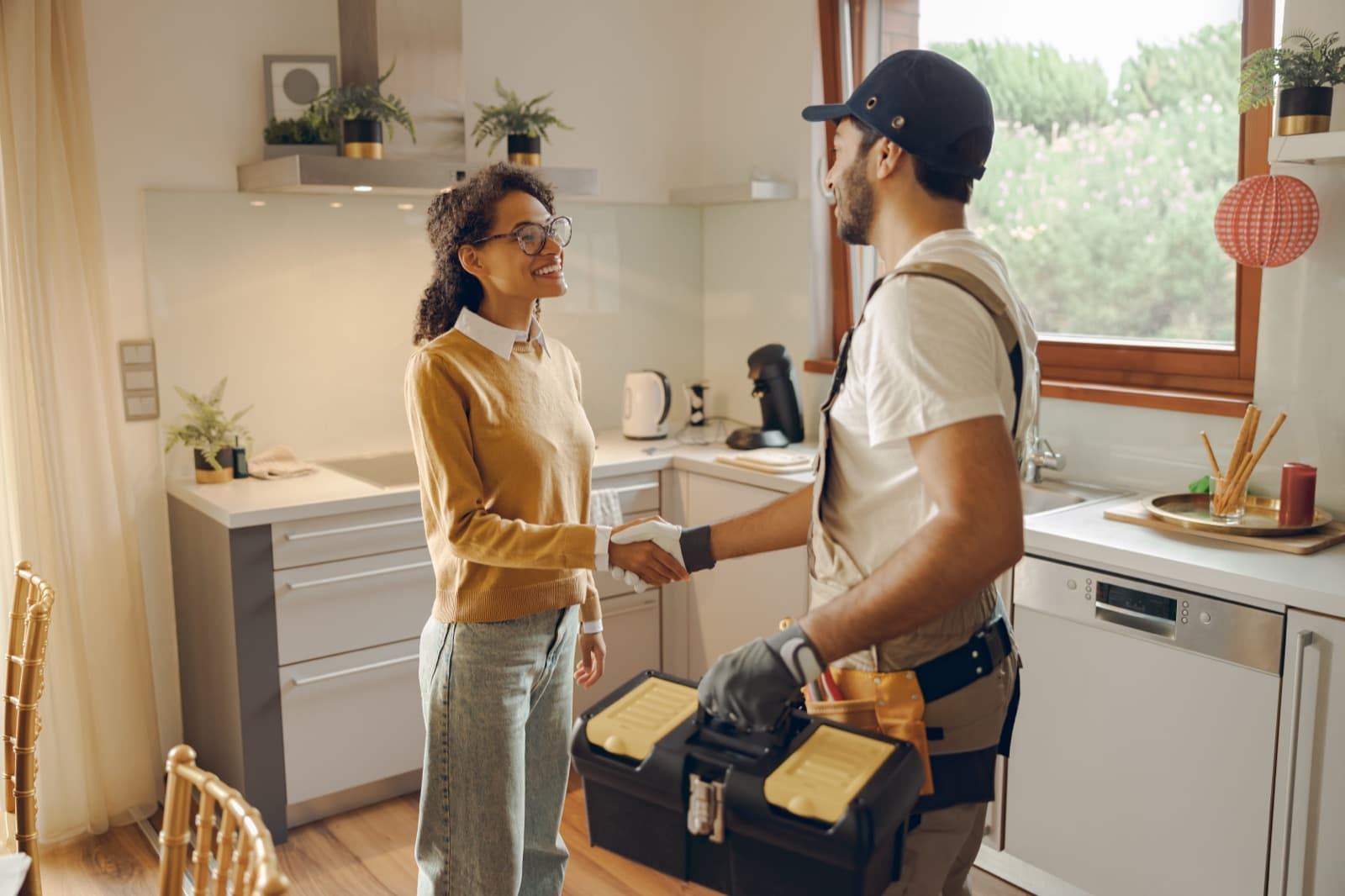 Dallas Plumber technician greeting a member at her home